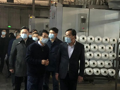 A Shaoxing Városi Pártbizottság titkára, Ma Weiguang és pártja az AIA Polyester Company-hoz, a csoport leányvállalatához fordult, hogy részvétét fejezze ki a Shaoxingban maradt alkalmazottaknak.